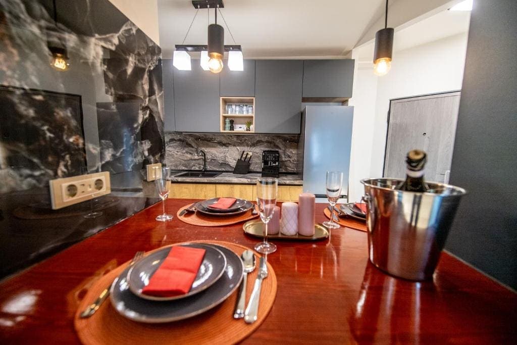 Apartamentul 1 — 8